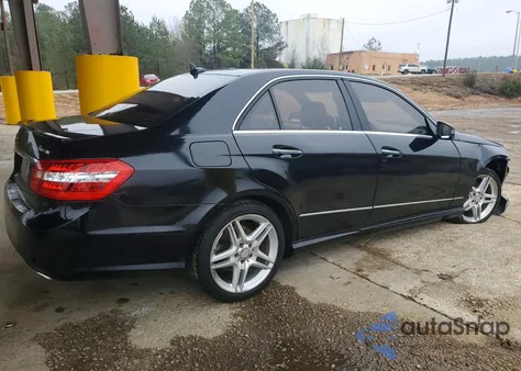 2013 Mercedes-Benz E 350 4Matic z USA, uszkodzony, nr VIN WDDHF8JB8DA681692